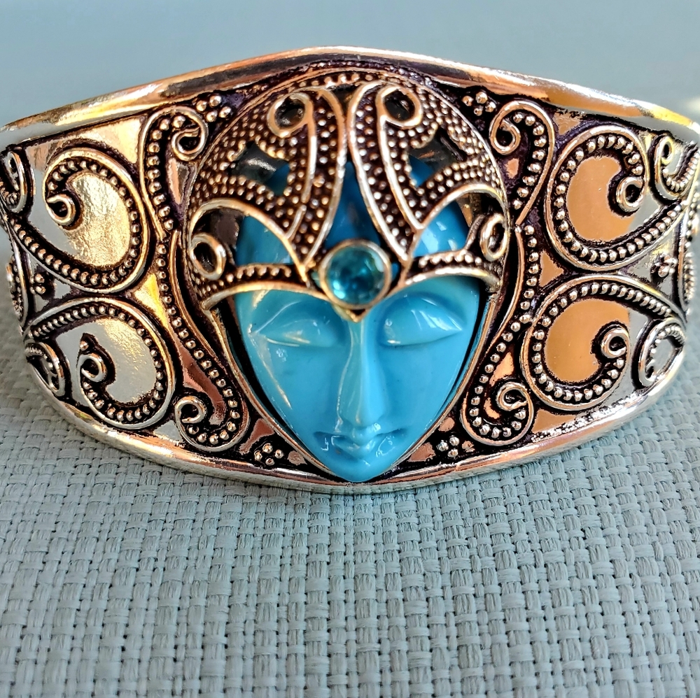New Carved Goddess Face Blue Quartz 925 Silver Cuff Bracelet.